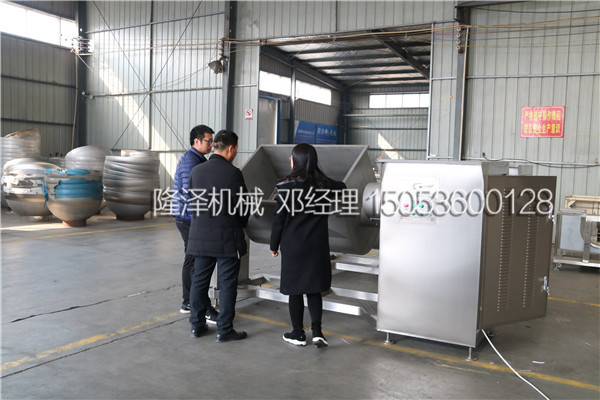 欢迎内蒙古张总到我bsports考察拌料机