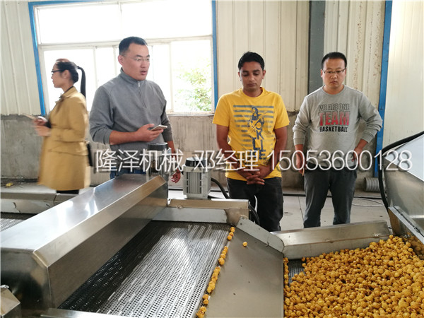 欢迎印度朋友千里迢迢来bsports考察工厂用爆米花机